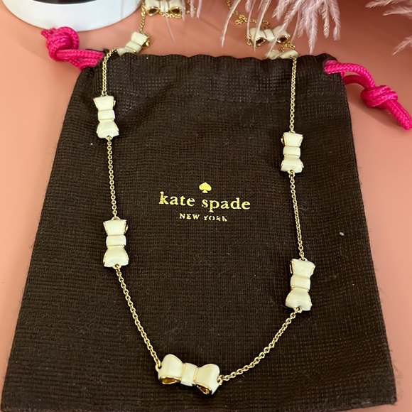 Kate Spade necklace. Gold tone with cream bows - Picture 1 of 4
